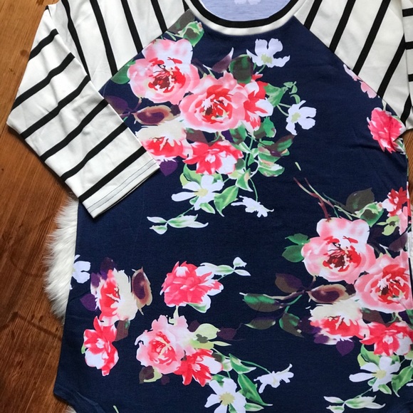 🆕 Floral & Stripes 3/4 Sleeve Tee - Picture 3 of 6